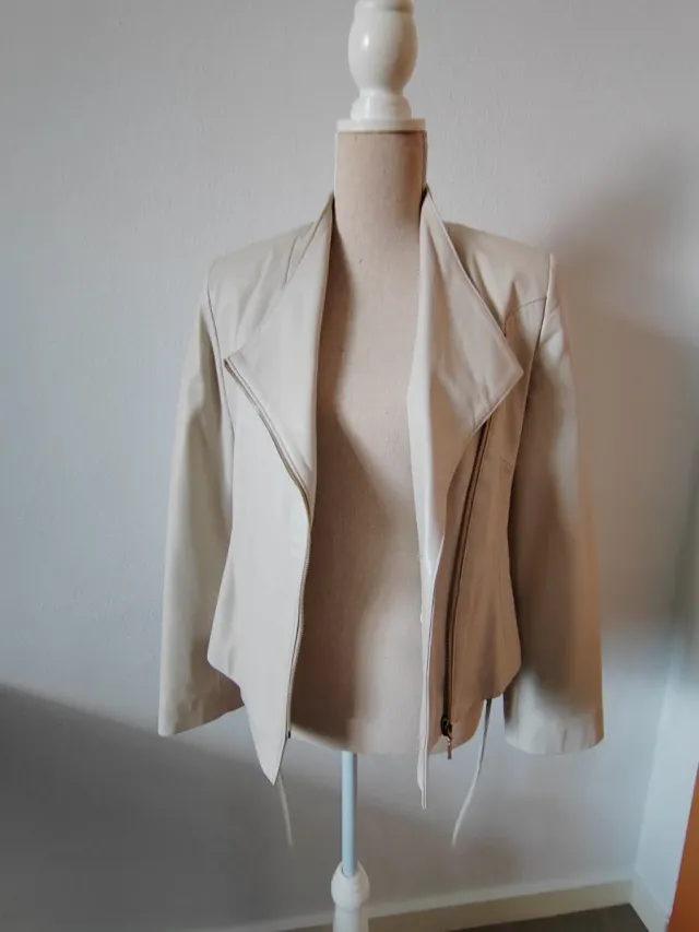 Chaqueta de piel Tesatti blanca