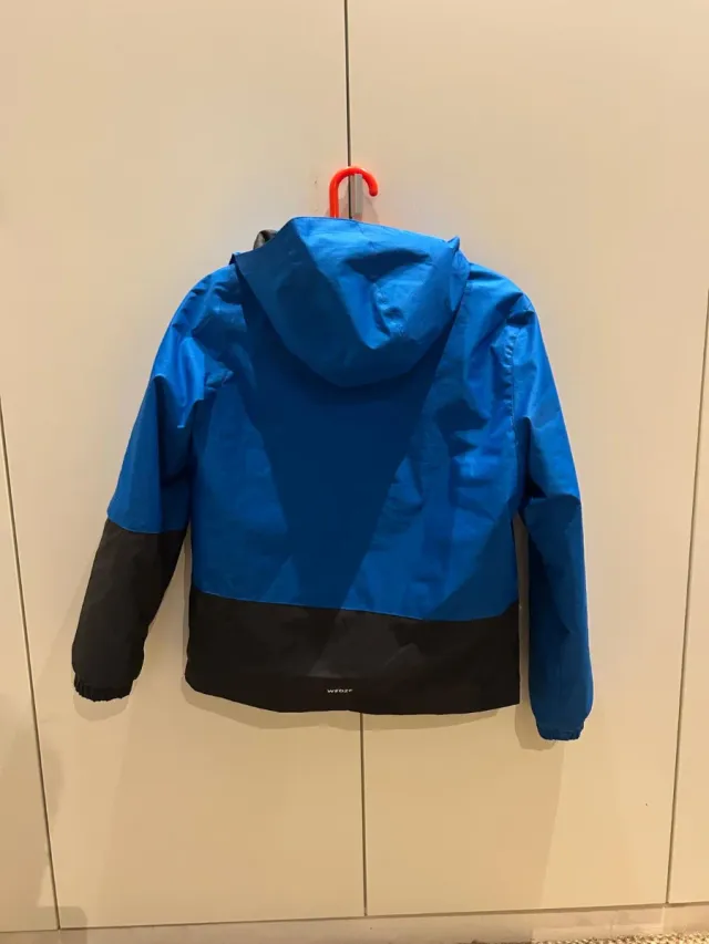 Chaqueta de esquí infantil azul y negra