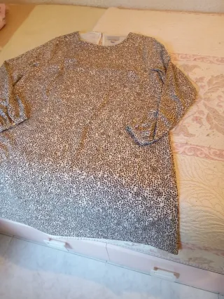 Vestido y camisa verde y beige