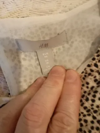 Vestido y camisa verde y beige