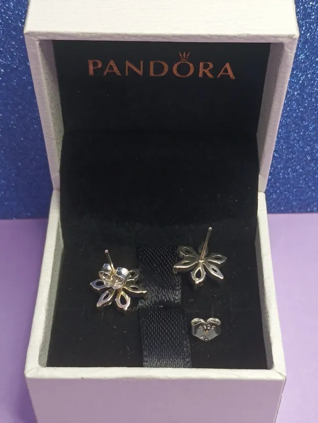 Pendientes Pandora Flor Zafiro y Diamante