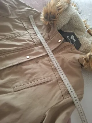 Parka Pimkie beige con capucha y pelo