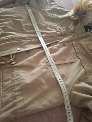 Parka Pimkie beige con capucha y pelo