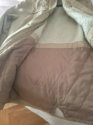 Parka Pimkie beige con capucha y pelo