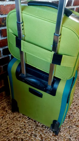 Maleta y neceser verde y turquesa.Blanda