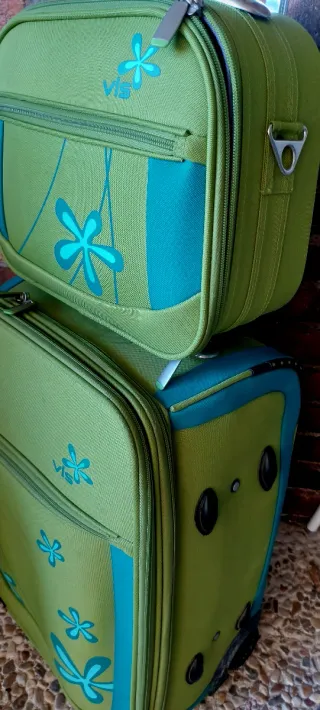 Maleta y neceser verde y turquesa.Blanda