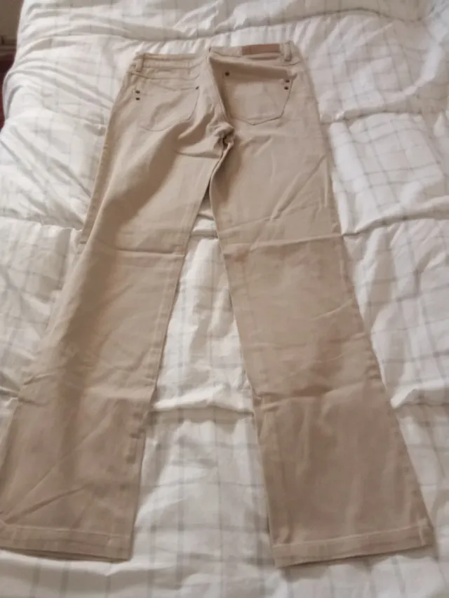 Pantalón beige mujer