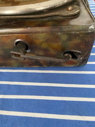 Tocadiscos de campaña antiguo