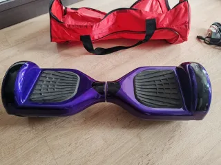 Hoverboard Morado con Bolsa Roja y cargador.