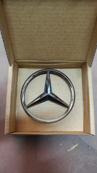 Emblema Mercedes Maletero W177 Original