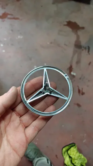 Emblema Mercedes Maletero W177 Original