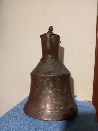Tetera antigua de cobre