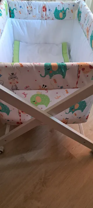 Minicuna bebé con estampado infantil