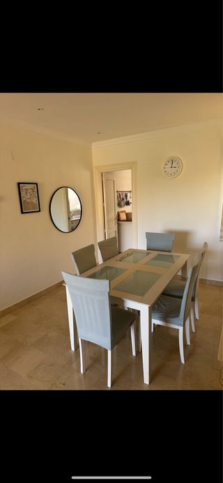 Mesa de comedor con 6 sillas
