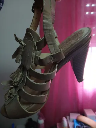 Sandalias de tacón beige
