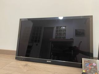 TV Sony + PS3 con 2 mandos y juego