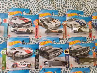 24 Hot Wheels Variados Novos