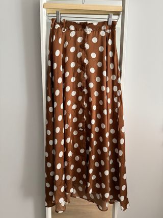 Falda midi lunares satén
