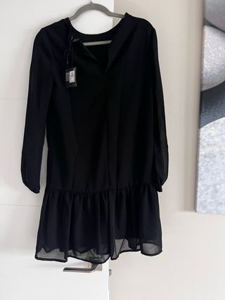 Vestido negro  con bordado floral