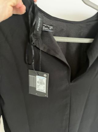 Vestido negro  con bordado floral