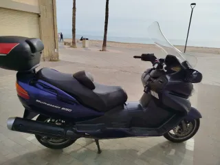 Suzuki Burgman 650 - 44.000 km
