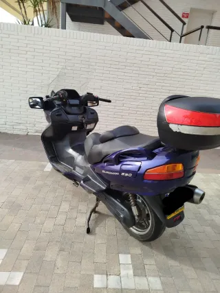 Suzuki Burgman 650 - 44.000 km