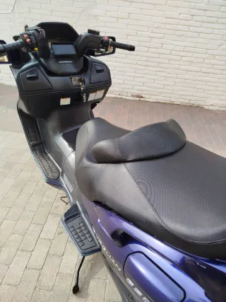 Suzuki Burgman 650 - 44.000 km
