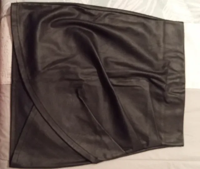 Falda polipiel tiro alto cruzada