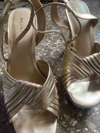 Tacones dorados PEDRO MIRALLES