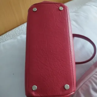 Bolso rojo de mano con monedero