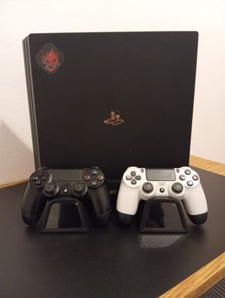 PS4 Pro 1TB + 2 Mandos (Negro y Blanco)