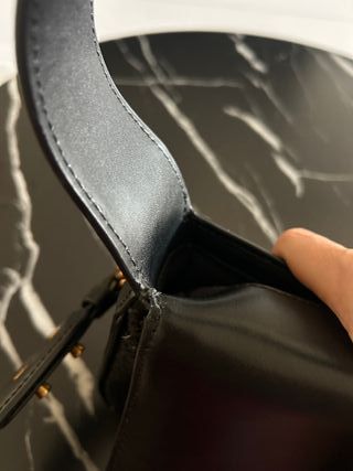 Bolso Karl Lagerfeld Negro y Dorado