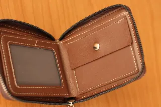 Cartera Hombre Marrón con Cremallera.