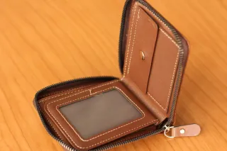 Cartera Hombre Marrón con Cremallera.