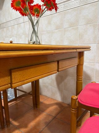 Mesa y 4 Sillas Comedor Madera