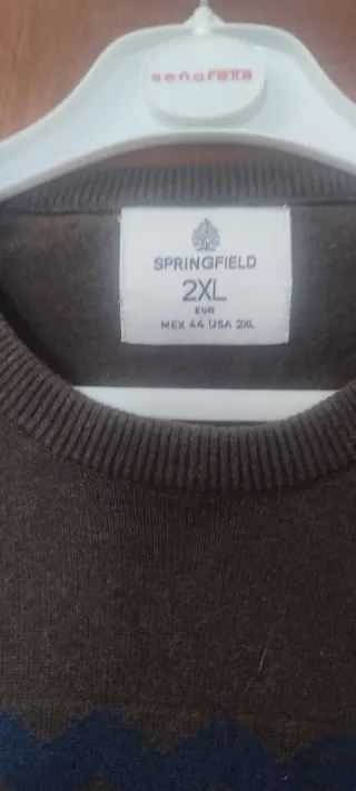 Jersey marrón con diseño zigzag