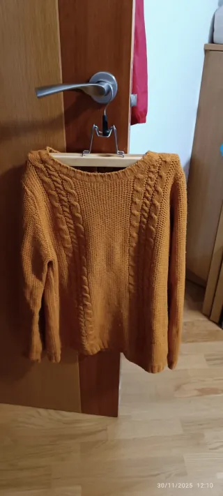 Jersey mostaza trenzado de la marca Sfera