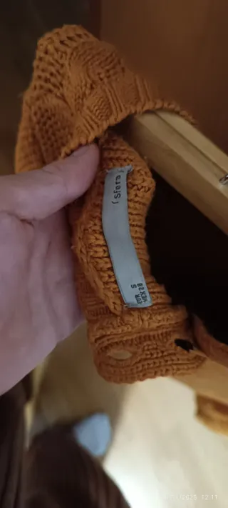 Jersey mostaza trenzado de la marca Sfera