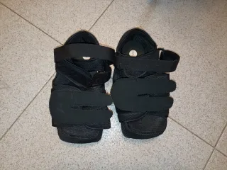 Zapatos ortopédicos postoperatorios negros