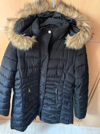 Cazadora acolchada negra mujer con capucha