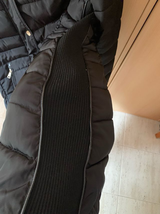 Cazadora acolchada negra mujer con capucha