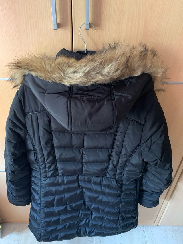 Cazadora acolchada negra mujer con capucha