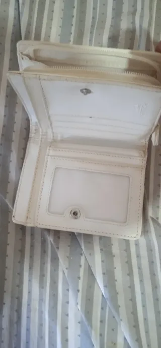 Portafoglio blu e bianco