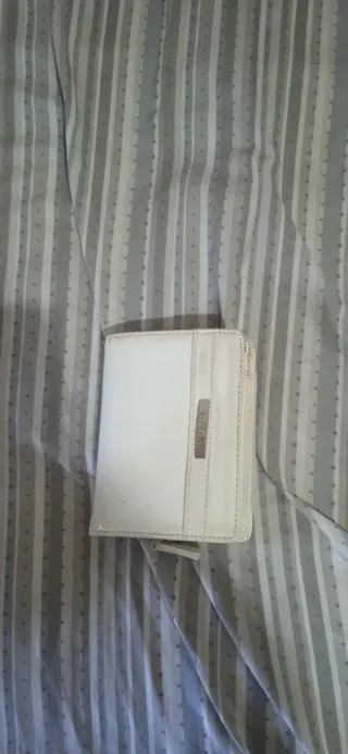 Portafoglio blu e bianco