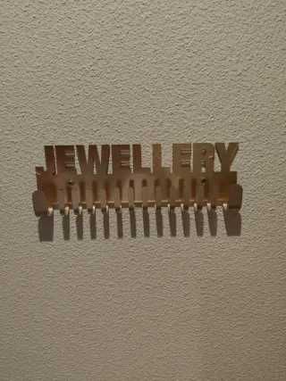 Colgador de joyas dorado