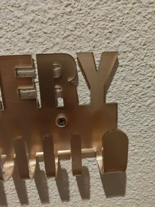 Colgador de joyas dorado