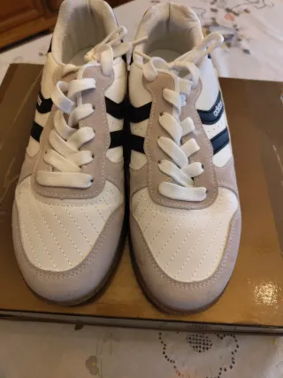 Zapatillas Adidas Blancas y Negras