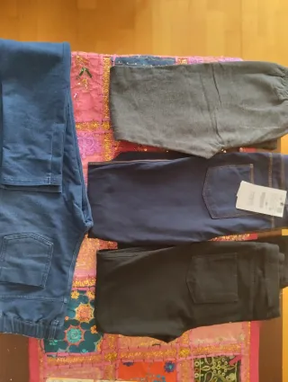 Niña. Lote 4 pantalones: 3 leguins y 1 malla  gris