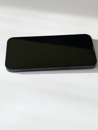 iPhone 13 Midnight 128GB con accesorios a mayores