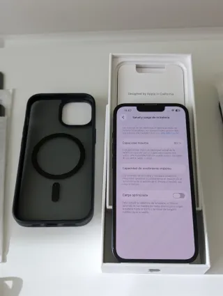 iPhone 13 Midnight 128GB con accesorios a mayores